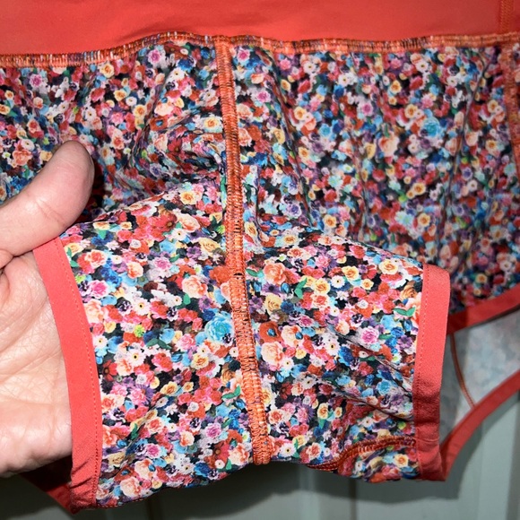 Lululemon 🍋 Run Speed Shorts 4-way Stretch
Prism Petal Size 4 - Picture 7 of 13